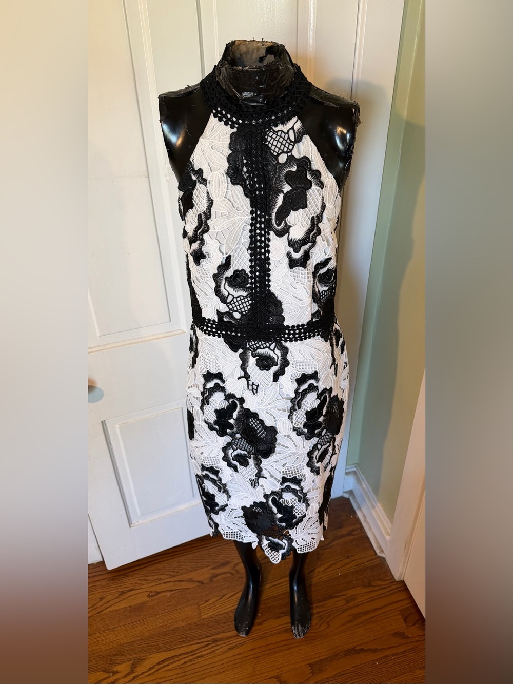 Alexia Admor Black & White Lace Halter Sheath Dress NWT Size 8 - Picture 2 of 10